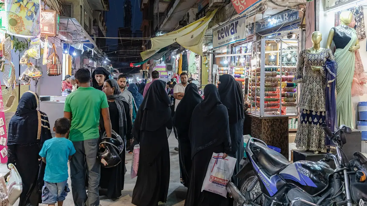 Shoppers crowding a bazaar street in Jaipur